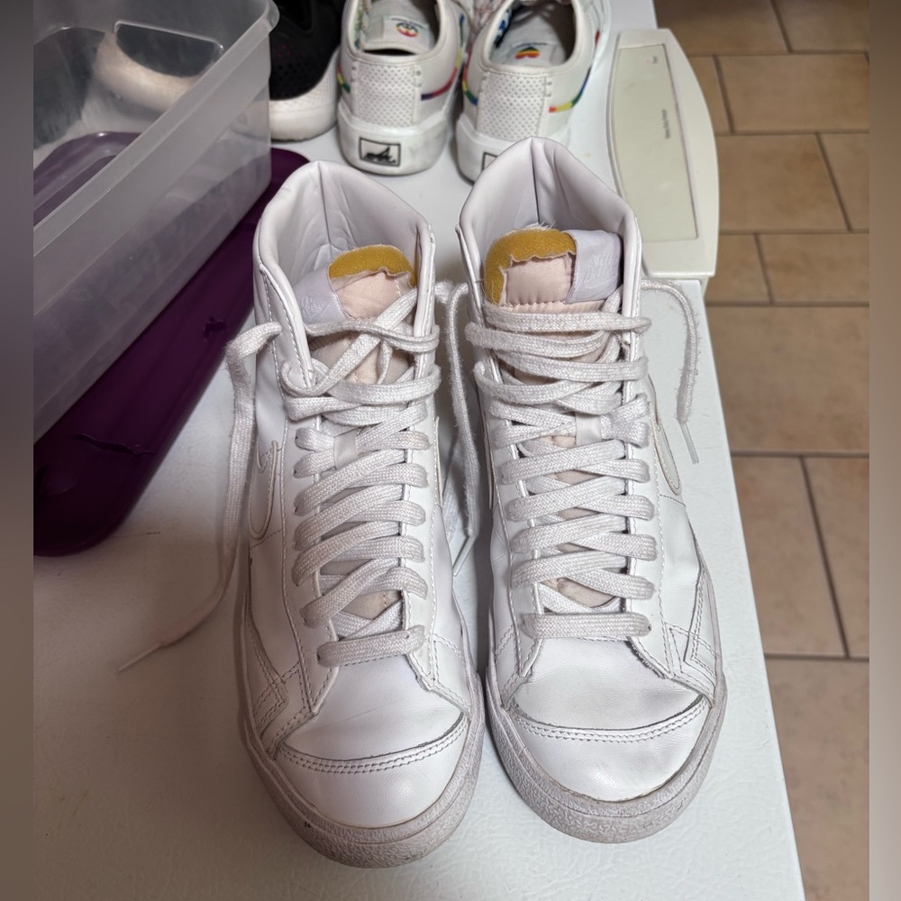 Nike - Picture 4 of 5
